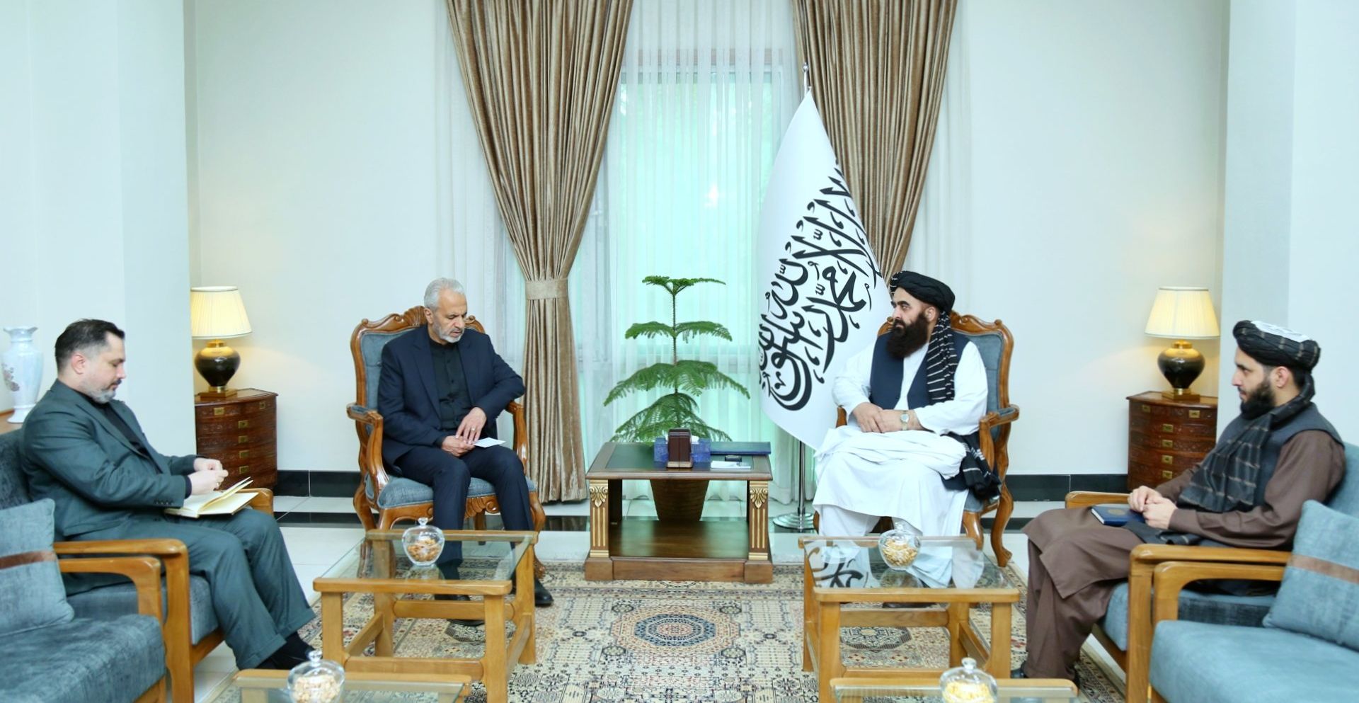 طالبان می‌گوید 'تجاوز امریکا و اسرائیل' به ایران به زیان تمام منطقه است