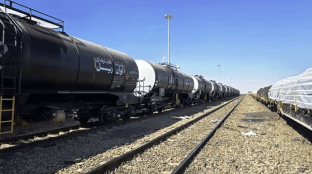 إيران تبدأ تصدير الوقود إلى أفغانستان عبر السكك الحديدية لأول مرة