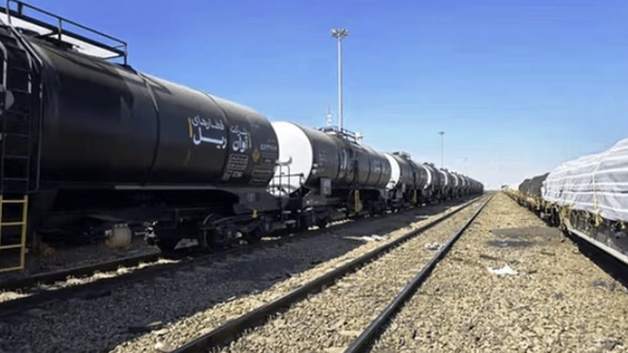 إيران تبدأ تصدير الوقود إلى أفغانستان عبر السكك الحديدية لأول مرة