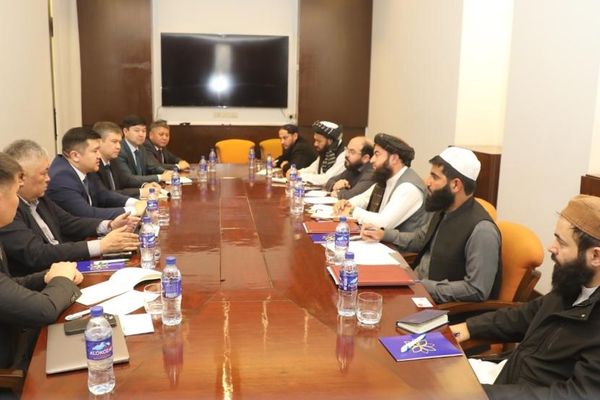 طالبانو له قزغزستاني پلاوي سره د بانکي اړیکو د پراختیا په اړه خبرې وکړې