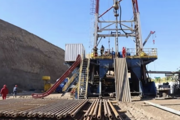 طالبان تبيع 10 آلاف طن من النفط الخام المستخرج