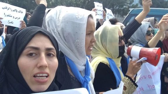 کمیسیون حقوق بشر افغانستان خواهان آزادی فوری و بدون قید و شرط دختران معترض در کابل شد