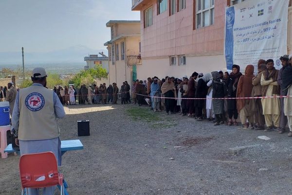 د خوړو نړۍوال پروګرام په لوګر کې له څه باندې ۲ زره کورنیو سره د نغدي مرستو بهیر پیل کړ