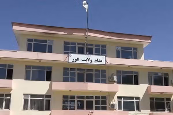 طالبان یک جوان را در غور کشت و دستکم ۱۰ نفر دیگر را به اتهام انفجار بازداشت کرد