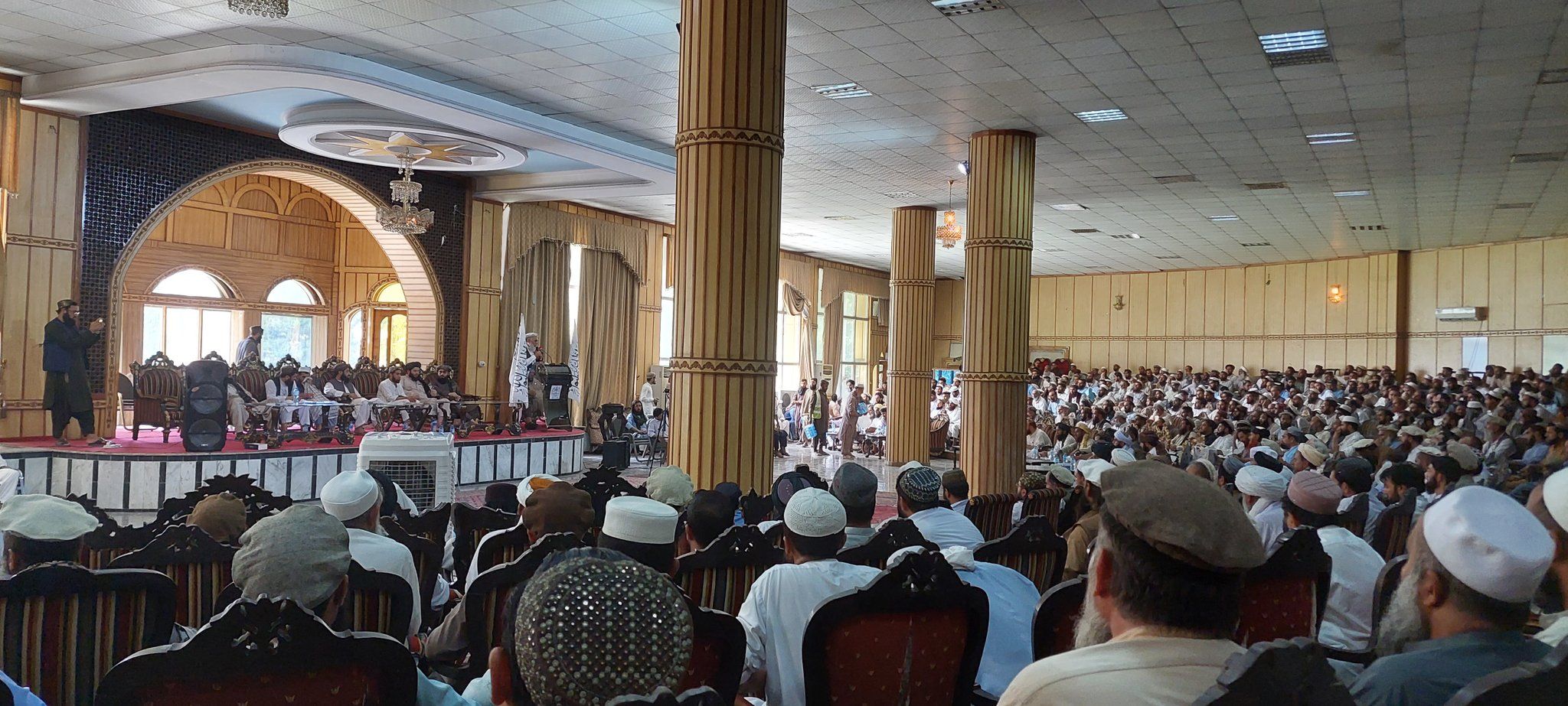 طالبان ننګرهار کې مدیرانو  ته:  خپلې او د ښوونکو څېرې په شریعت برابرې کړئ کنه منفک به شئ