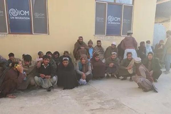 د طالبانو د کډوالو وزارت وایي، د پاکستان له زندانونو ۵۰ افغانان خوشې شوي دي