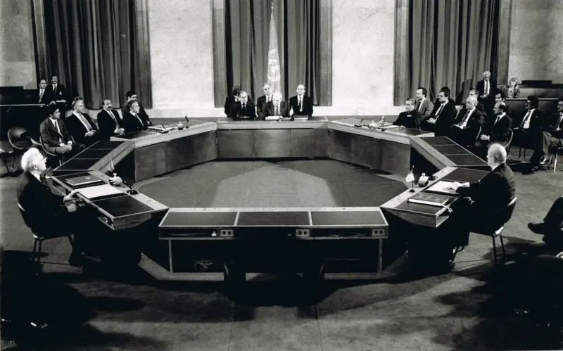 امضای توافق‌نامه خروج شوروی از افغانستان در ژنو