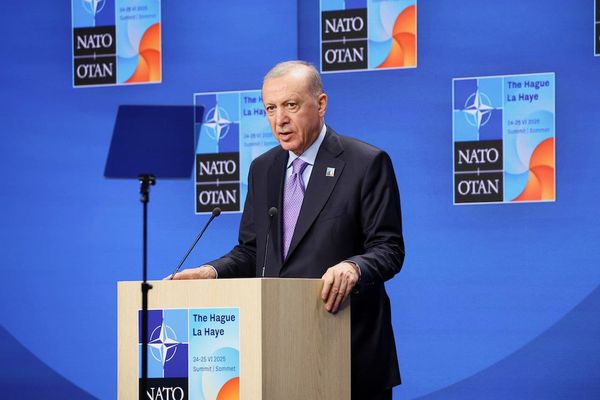 د ترکیې ولسمشر طیب اردوغان: که پوتین د سولې خبرو لپاره ترکیې ته راشي ټرمپ هم ګډون کوي