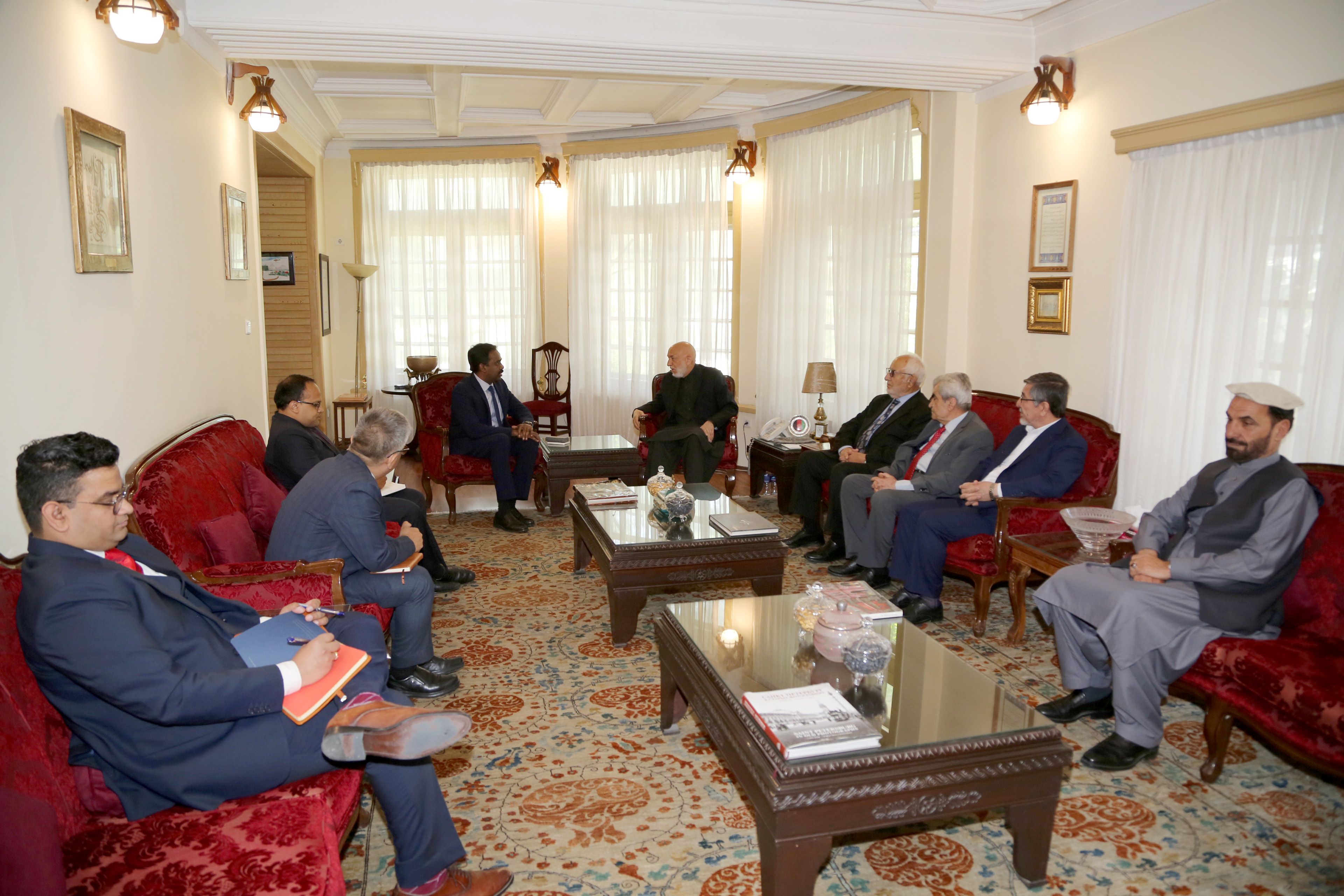 کرزی در دیدار با دیپلومات هندی خواستار اعطای بورسیه به دانشجویان افغان شد 