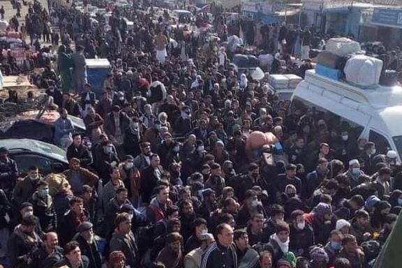 مسدود شدن مرزهای ایران؛ هزاران نفر به مرز اسلامقلعه هجوم بردهاند