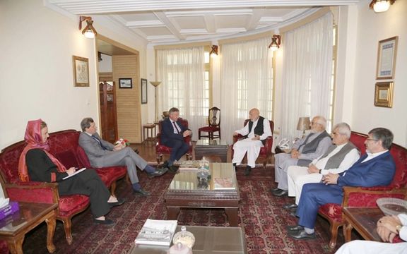 حامد کرزي له مارکُس پوتزل سره په لیدنه کې؛ د نجونو ښوونځي او پوهنتونونه باید پرانیستل شي