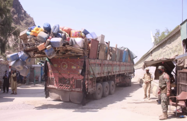 تېره ورځ له ایران او پاکستان څخه څه باندې ۲ زره افغان کډوال هېواد ته ستانه شوي
