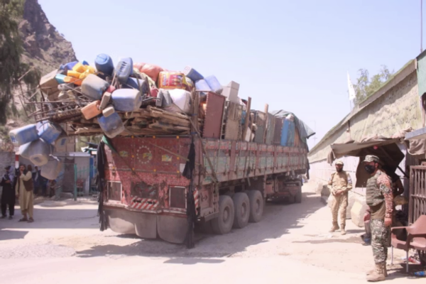 تېره ورځ له ایران او پاکستان څخه څه باندې ۲ زره افغان کډوال هېواد ته ستانه شوي