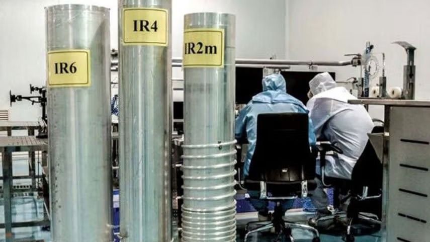 خامنه‌يي پوتین ته پیغام لېږلی چې تهران چمتو دی روسیې ته غني شوي یورانیم واستوي