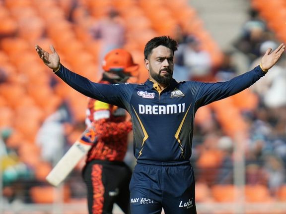 د هند په ګجرات لوبډله کې افغان لوبغاړی راشد خان د لوبغاړي تر سوځېدو وروسته