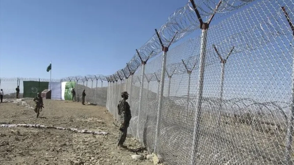 ارتش پاکستان از کشته شدن هفت شورشی هنگام عبور از مرز افغانستان خبر داد