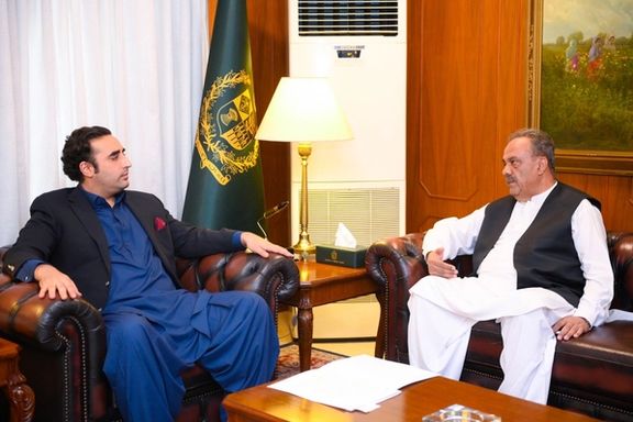 وزیر خارجه و نماینده ویژه پاکستان برای افغانستان روی همکاری نزدیک با طالبان تاکید کردند