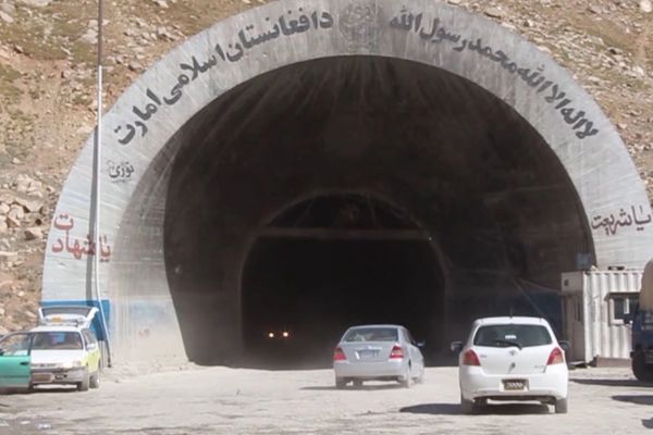 د طالبانو د ټولګټو وزارت: د سالنګ لویه لار د بار وړونکو موټرو پر مخ تړل کېږي