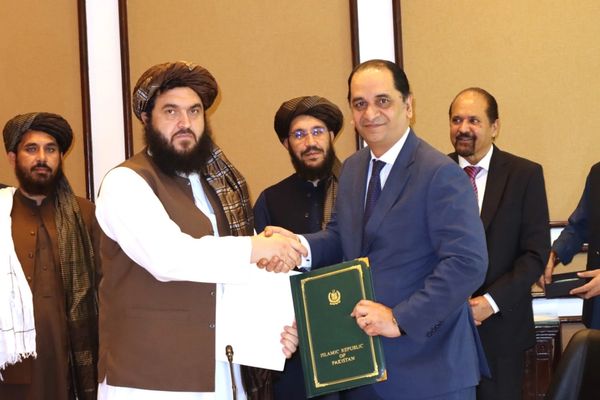 طالبان وایي له پاکستان سره یې د کرنیزو محصولاتو د تعرفو د کمولو یو کلن تړون لاسلیک کړ