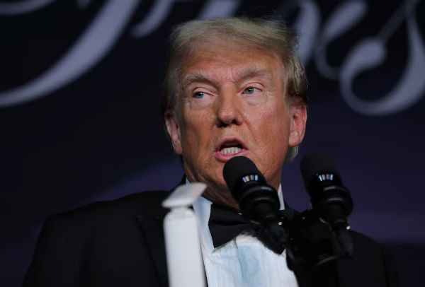 ترامپ به کشورهای بریکس: جایگزین کردن دالر با ارز جدید یعنی خداحافظی با اقتصاد امریکا