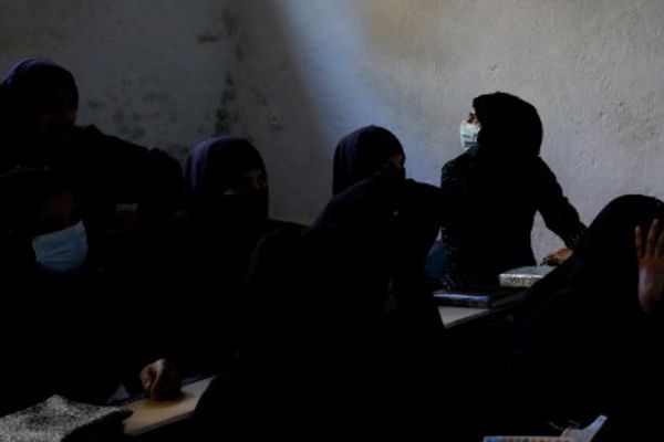 اتحاد فعالان حقوق بشر خواهان توجه جامعه جهانی به وضعیت زنان افغان شد