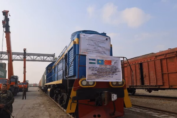 تېره اوونۍ د اوسپنې پټلۍ له لارې تر ۱۳۵زره مټریک ټنه ډېر انتقالات شوي