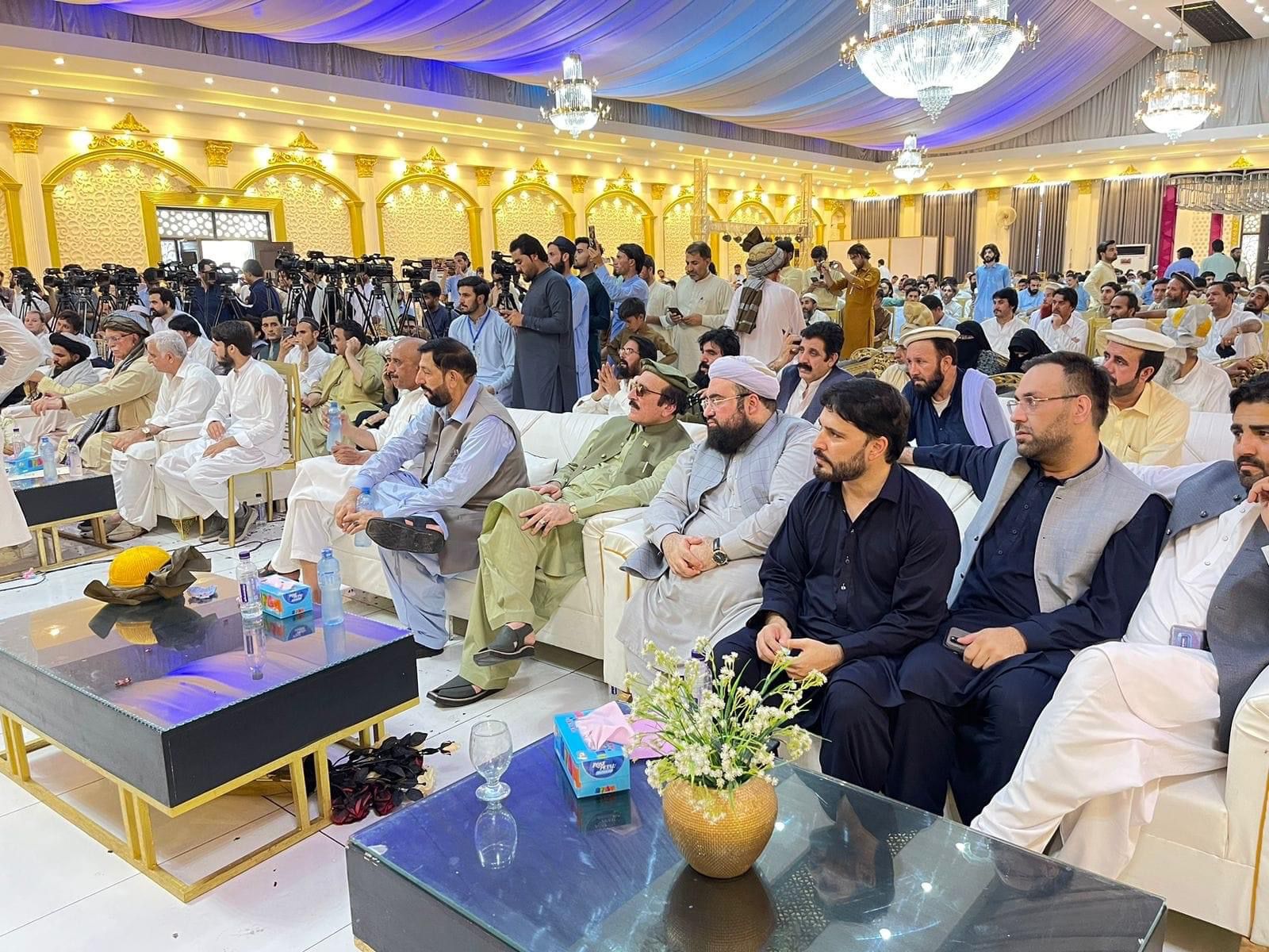 جرگه بزرگ پشتون‌ها در پشاور با عملیات نظامی علیه یک گروه شبه‌نظامی در پاکستان مخالفت کرد