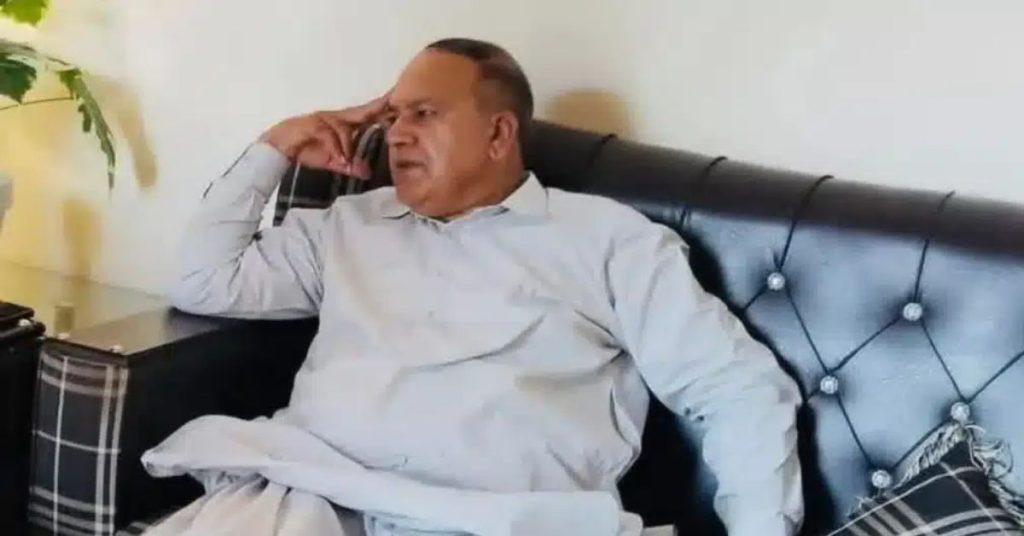 د تحریک انصاف ګوند یو مخکښ غړی په کشمیر کې د ناپیژاندو وسله‌والو له‌خوا په ډزو وژل شوی