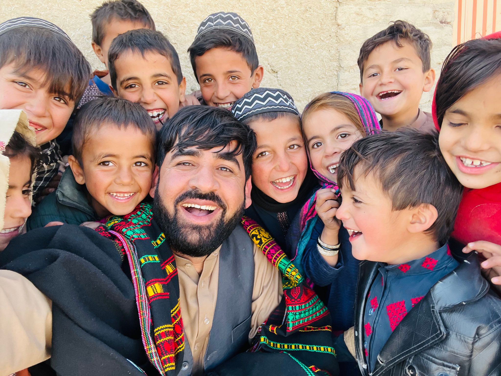 د طالبانو له بنده خوشې شوی فعال: په دې ونه توانېدم چې کندهاري ماشومانو ته کتابونه ورسوم