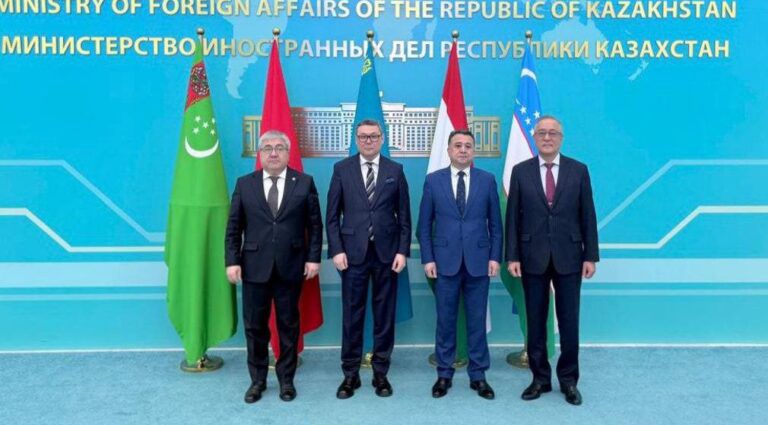 د منځنۍ اسیا هېوادونو استازو د افغانستان د اقتصادي او امنیتي وضعیت په اړه ناسته کړې