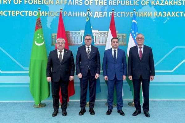 د منځنۍ اسیا هېوادونو استازو د افغانستان د اقتصادي او امنیتي وضعیت په اړه ناسته کړې