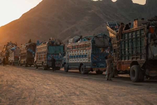 ایران و پاکستان ۴ هزار و ۶۰۰ افغان را در یک روز اخراج کردند