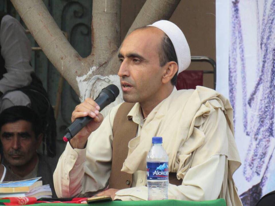 طالبانو د مینې مجلې مسوول مدیر، لیکوال او شاعر عزت الله ځواب «ونیو»