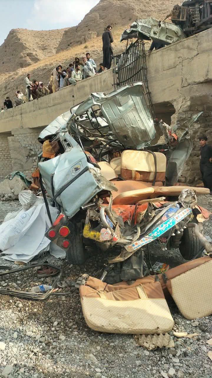 بلوچستان کې په دوو ترافیکي پېښو کې ۱۳ کسان مړه شوي