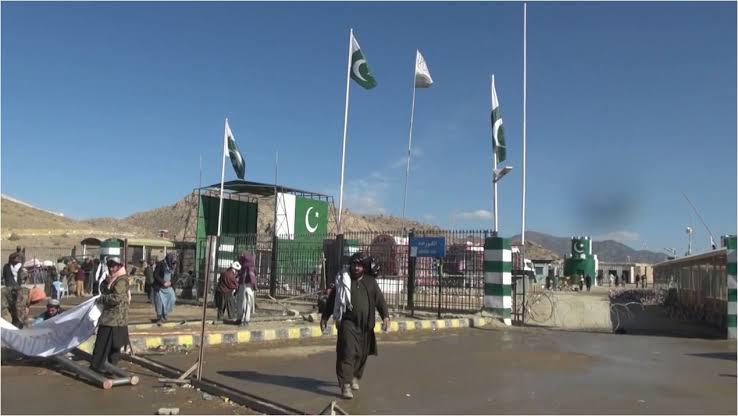 سرچینې: د طالبانو حکومت پر ډیورنډ کرښه د انګور اډې لاره تړلې ده