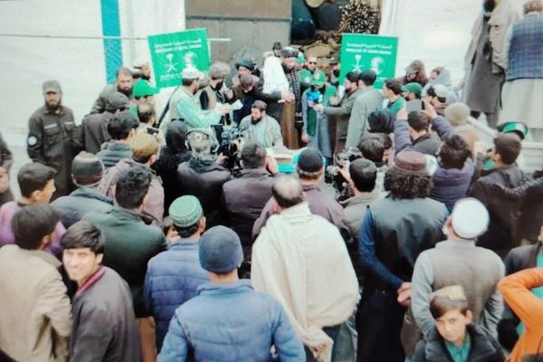 بنیاد ملک سلمان دهها تُن خرما به افغانها کمک کرد