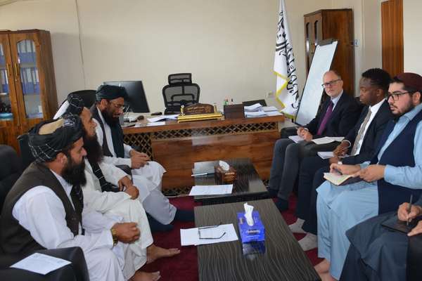 طالبان: موسسات بینالمللی کمکها را به گونه عادلانه توزیع نمیکنند