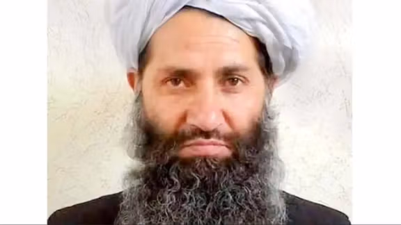 هبتالله: د علماوو د شرعي حکمونو په اطاعت ټول امت او امیران مکلف دي