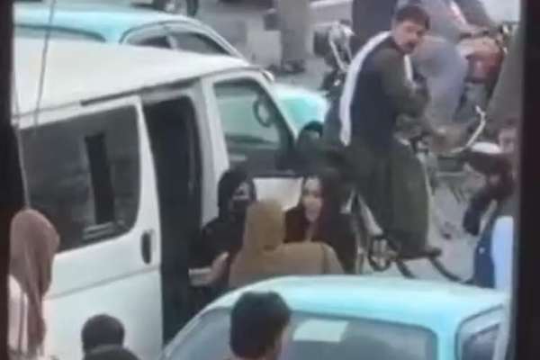 سرچینې: طالبانو د کابل په تایمني کې د حجاب د نه رعایتونو په تور ۸ ښځې نیولې دي