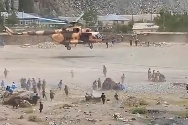 عناصر جمعة خان فاتح يُسقطون مروحية تابعة لطالبان