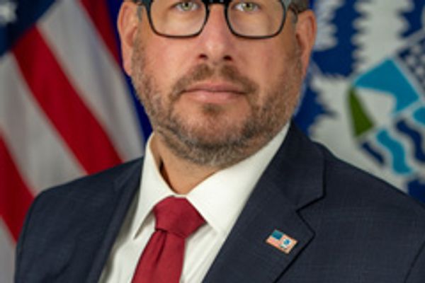 د امریکا د کډوالۍ ادارې د پناه غوښتنې پرېکړې تر نامعلومه وخته وځنډولې