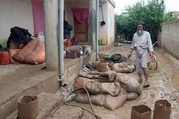 په تېرو ۲۴ ساعتونو کې د بارانونو او سېلابونو له امله ۲۲ کسان مړه شوي