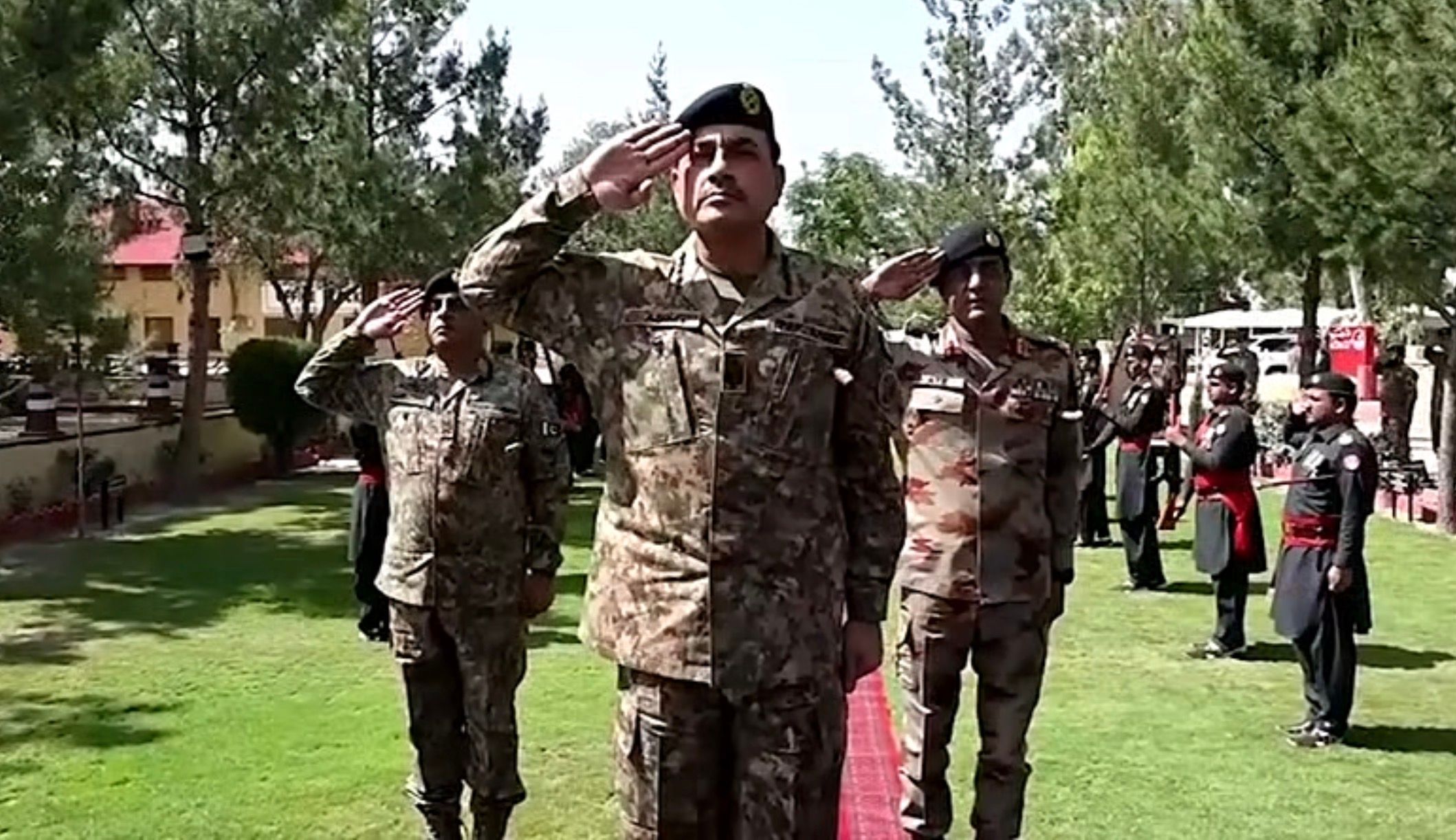 عاصم منیر: د ترهګرۍ پر وړاندې زموږ د پوځ روحیه عالي ده