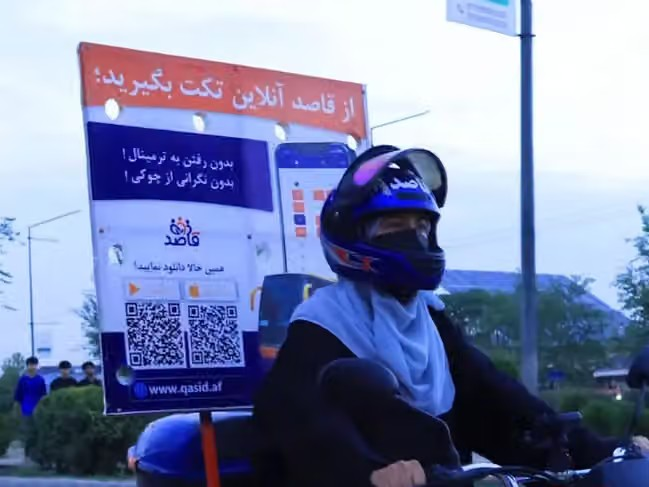 شابة أفغانية تطلق منصة لشراء تذاكر الحافلات عبر الإنترنت في كابل