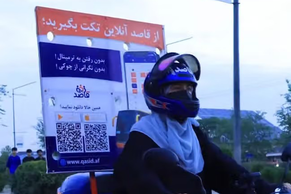 شابة أفغانية تطلق منصة لشراء تذاكر الحافلات عبر الإنترنت في كابل