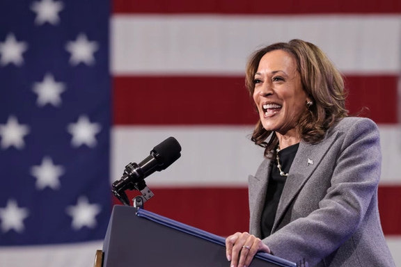 د امریکا ټاکنې؛ هرېس خپله ۶۰ مه کلیزه په کلیسا کې نمانځي، ټرمپ له مکډونالډ څخه لیدنه کوي