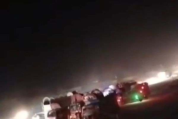 له نږدې یوه ساعت راهیسې په سپين بولدک کې د افغان طالبانو او پاکستان تر منځ جګړه روانه ده