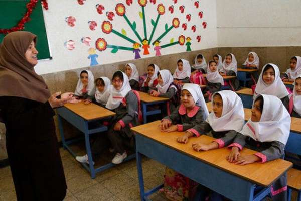 ایران د بېاسناده افغان کډوالو محدود شمېر ماشومان په ښوونځیو کې شاملوي