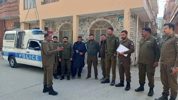 پاکستاني پولیسو په راولپنډۍ کې ۴۳ افغانان نیولي دي