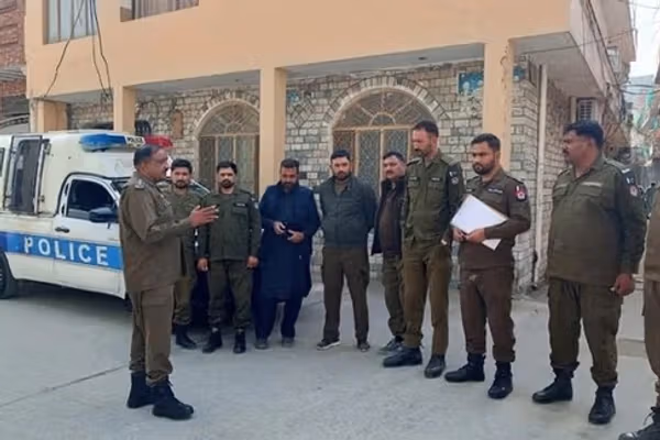 پاکستاني پولیسو په راولپنډۍ کې ۴۳ افغانان نیولي دي